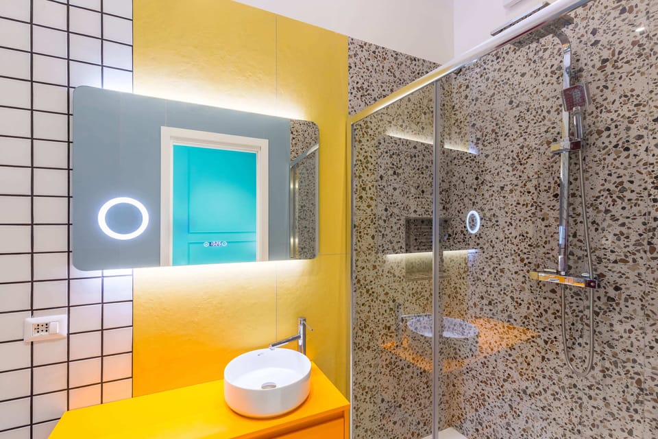Double Room, Balcony | Bathroom | Shower, hair dryer, bidet, towels