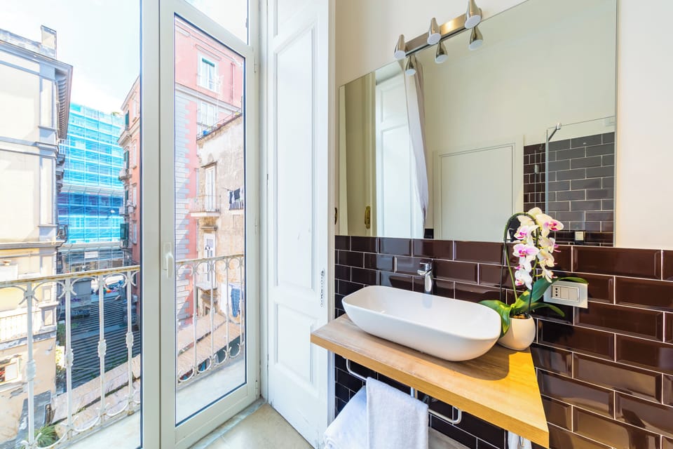 Double Room, Private Bathroom | Bathroom | Shower, free toiletries, hair dryer, bidet