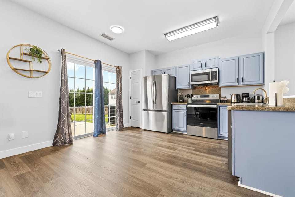 Family House, 3 Bedrooms, Fireplace, Courtyard View | Private kitchen | Fridge, microwave, oven, stovetop