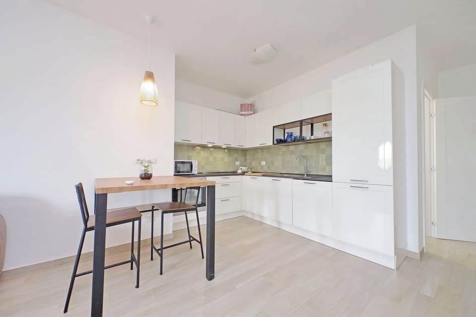 Apartment | Private kitchen | Electric kettle, toaster