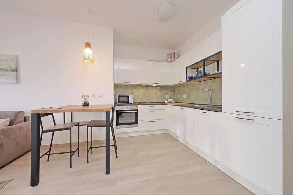 Apartment | Private kitchen | Electric kettle, toaster