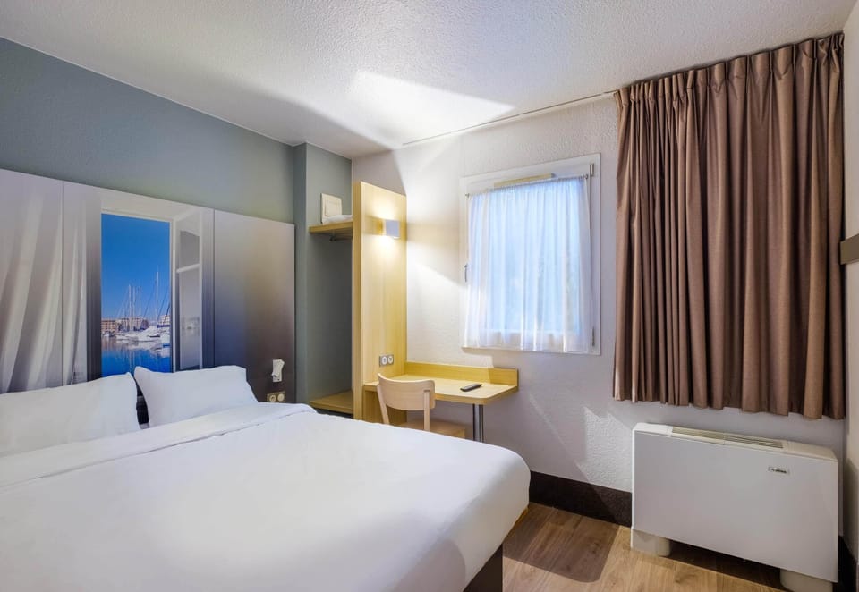Double Room, Non Smoking | Desk, soundproofing, free WiFi, bed sheets