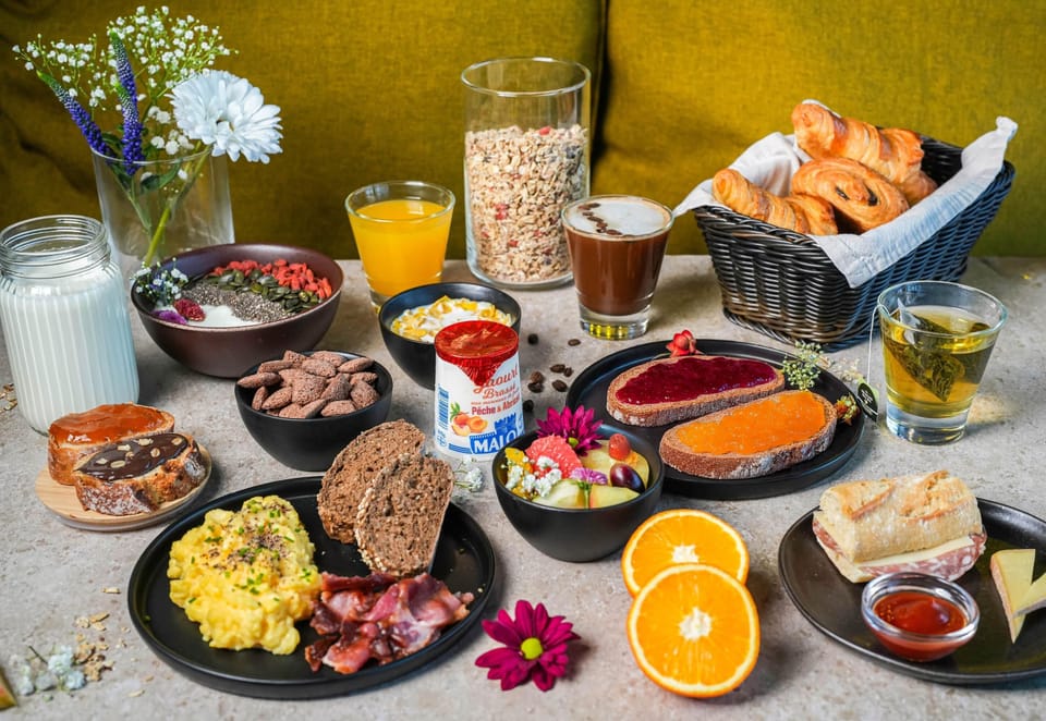 Daily buffet breakfast for a fee