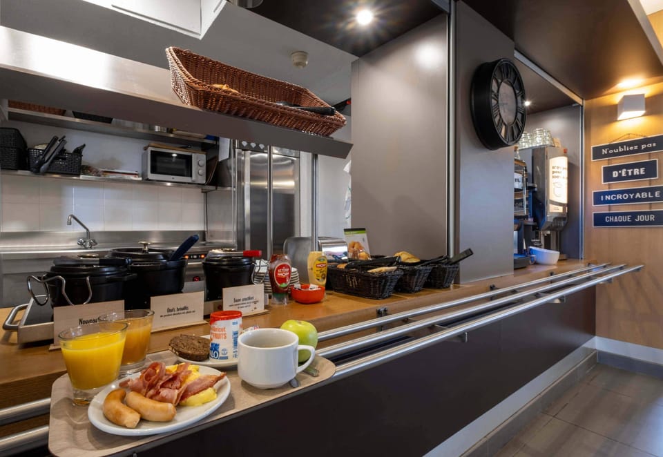 Daily buffet breakfast for a fee