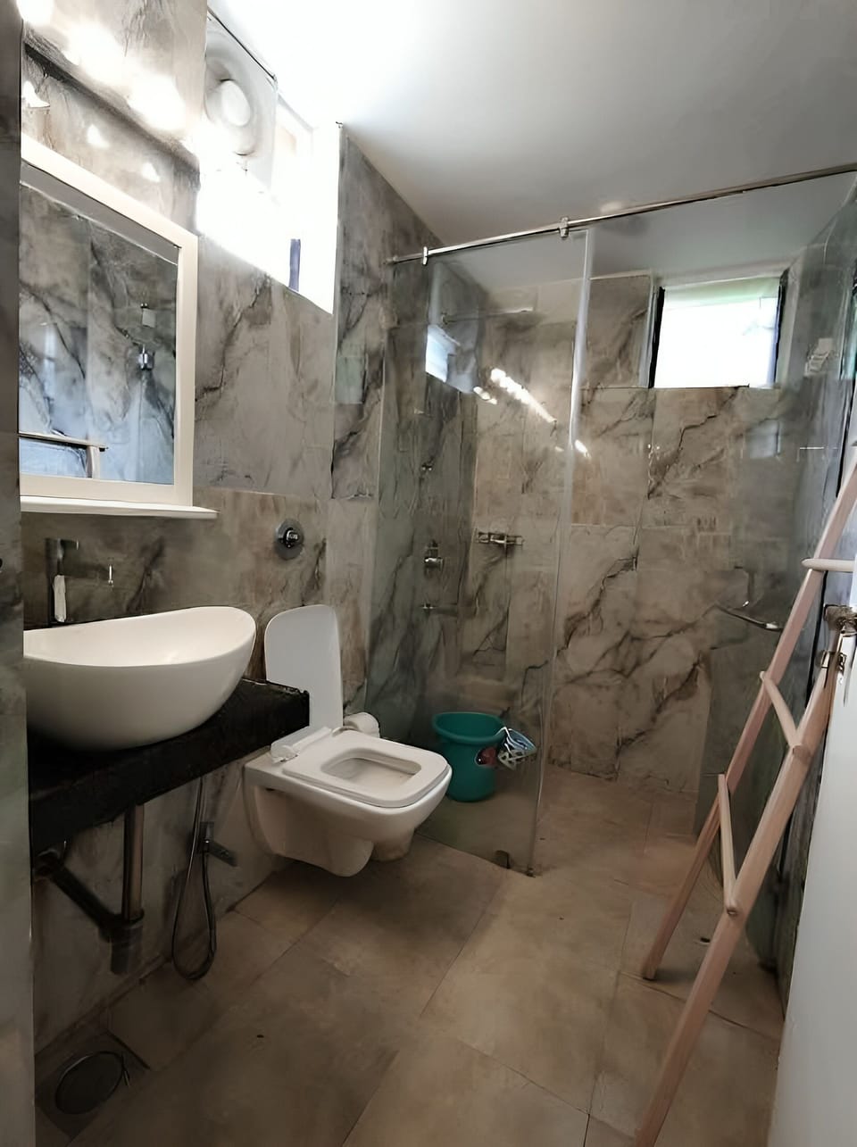 Studio Suite | Bathroom | Shower, rainfall showerhead, free toiletries, towels