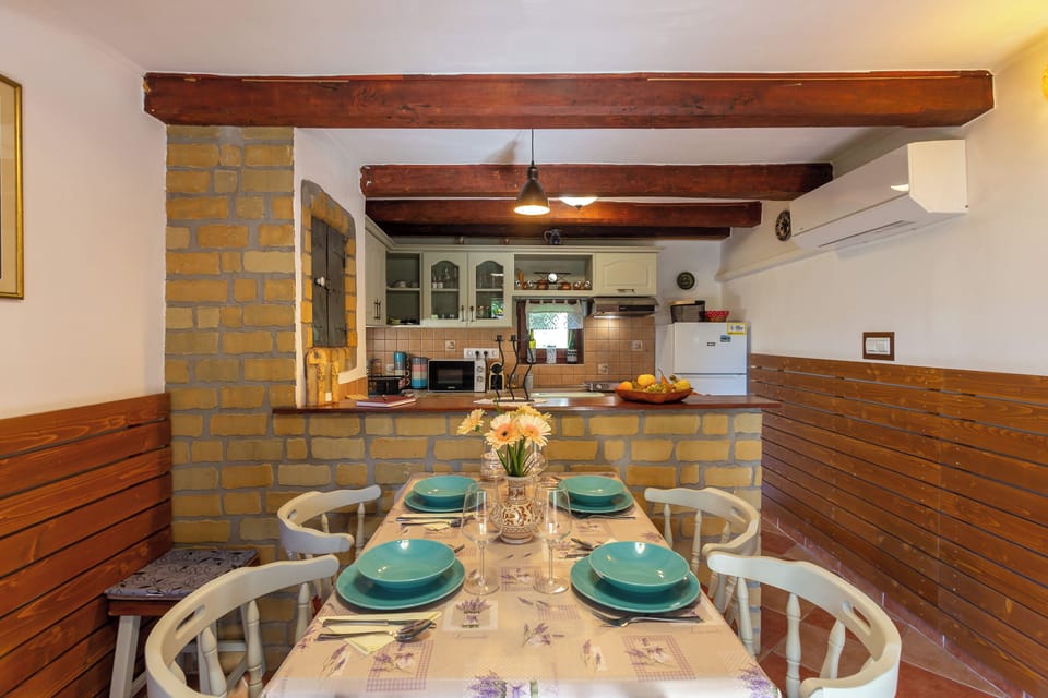 Family Townhome, 2 Bedrooms, Microwave (The Bird of Happiness-Heaven on earth) | Dining