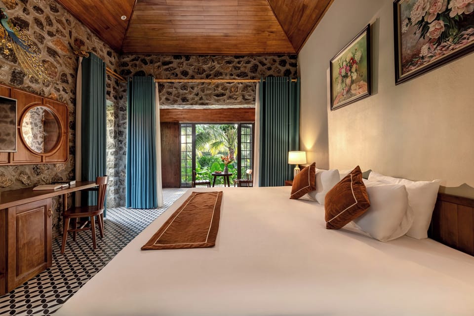 King Room with Garden View | Free minibar items, individually decorated, individually furnished, desk