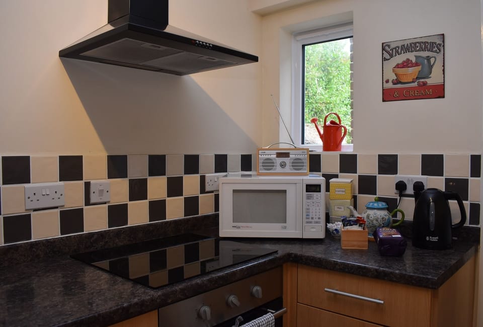 Comfort House | Private kitchen | Electric kettle, toaster, cleaning supplies, dining tables