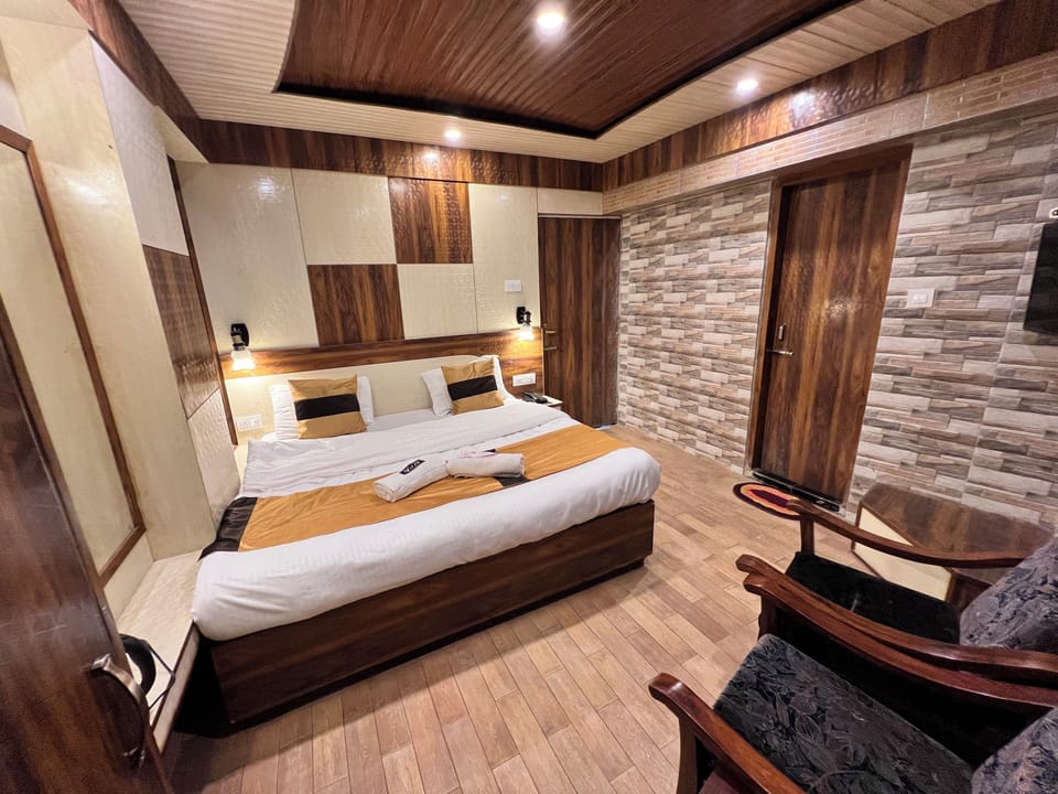 Basic Single Room | Premium bedding, iron/ironing board, free WiFi, bed sheets