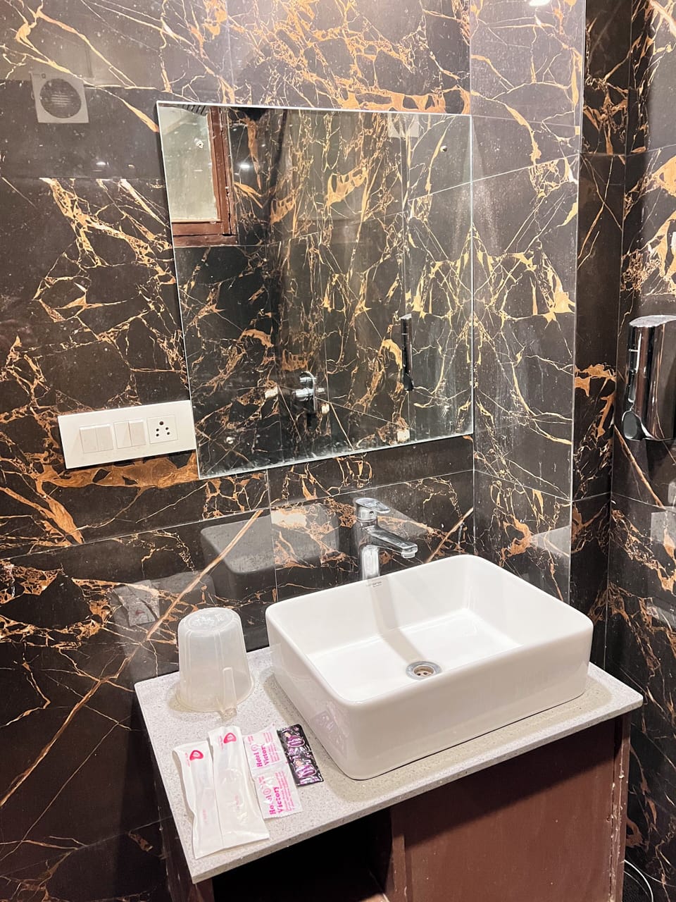 Basic Single Room | Bathroom | Slippers
