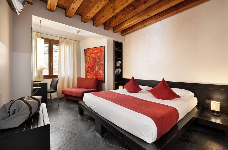 Comfort Double Room | Premium bedding, minibar, in-room safe, individually furnished