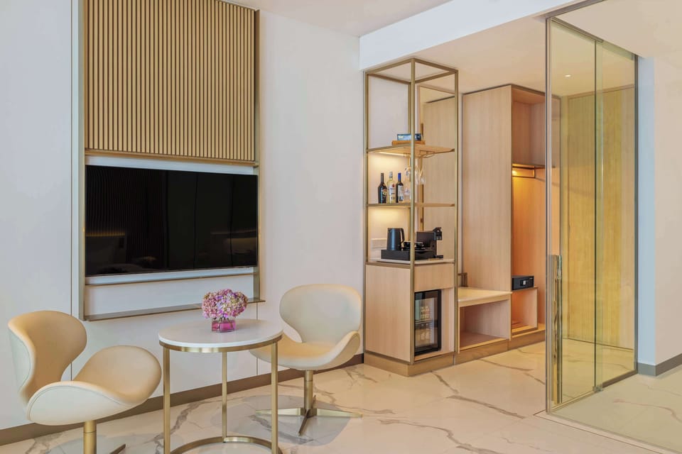Family Suite, 2 Bedrooms, Ocean View | Minibar, in-room safe, individually furnished, desk