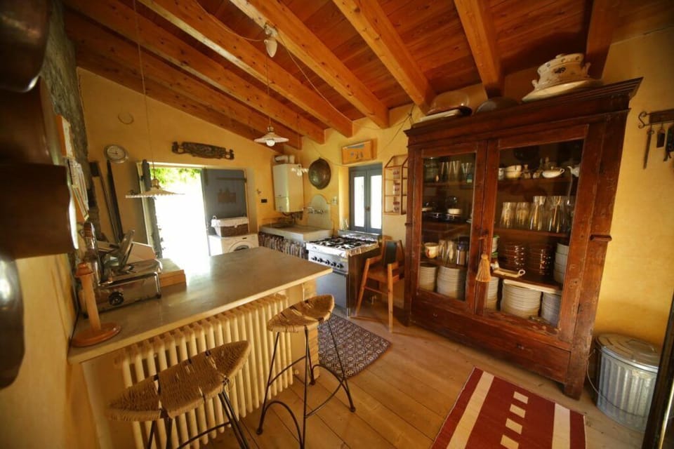 Superior Suite, Hill View | Living area