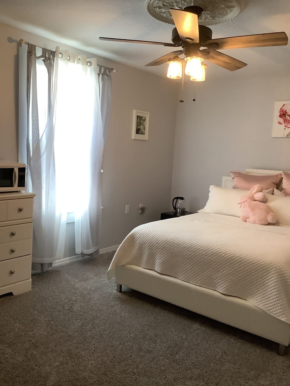 Private bedroom bath en-suite.