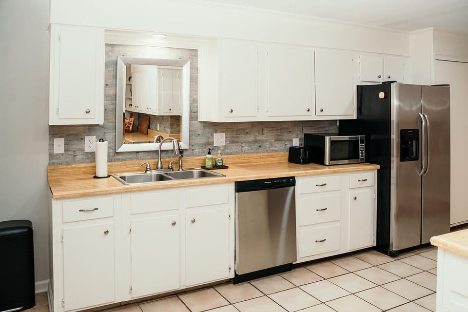 Sink, dishwasher, microwave