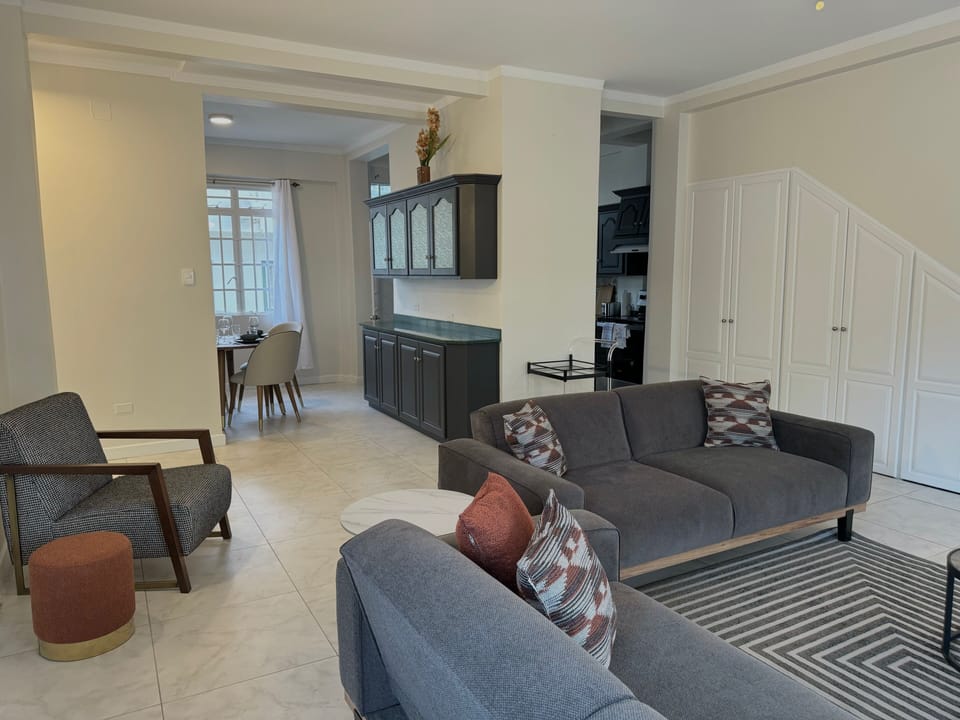 Val Verde101 - Living Room (8)