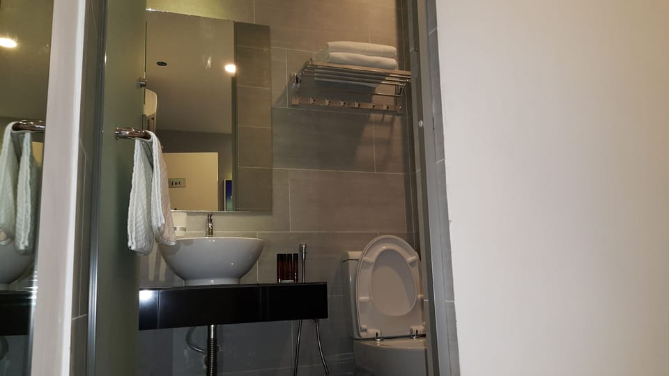 Shower, hair dryer, slippers, bidet