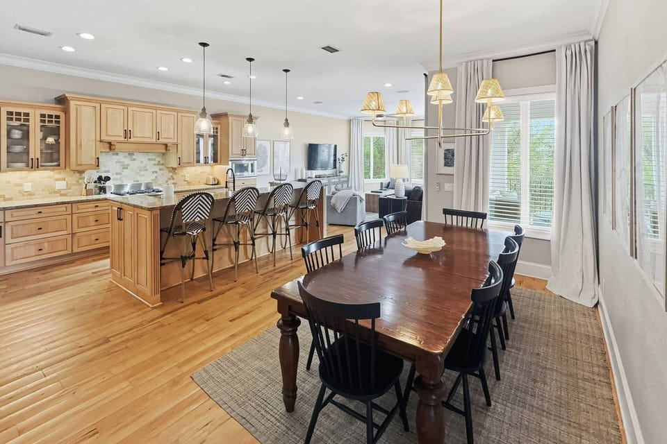 With 8 chairs, the kitchen table is large enough to host your entire party at once.