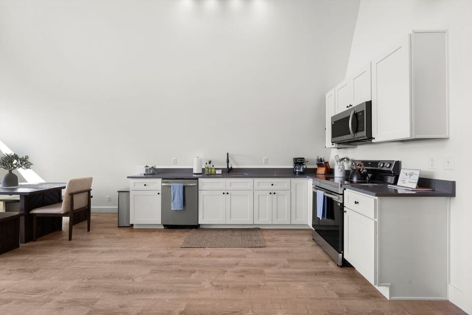 Main level - fully stocked kitchen