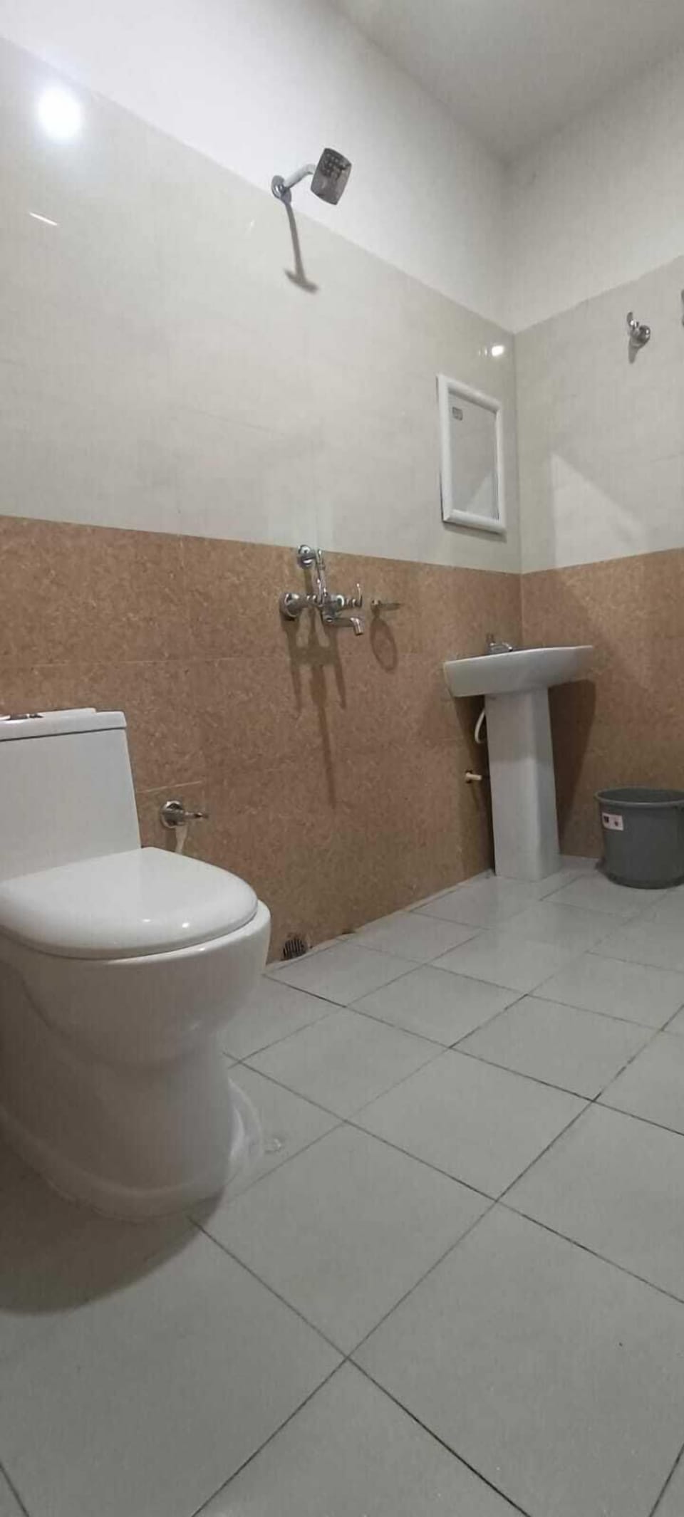 Double Room | Bathroom | Shower, free toiletries, towels, soap