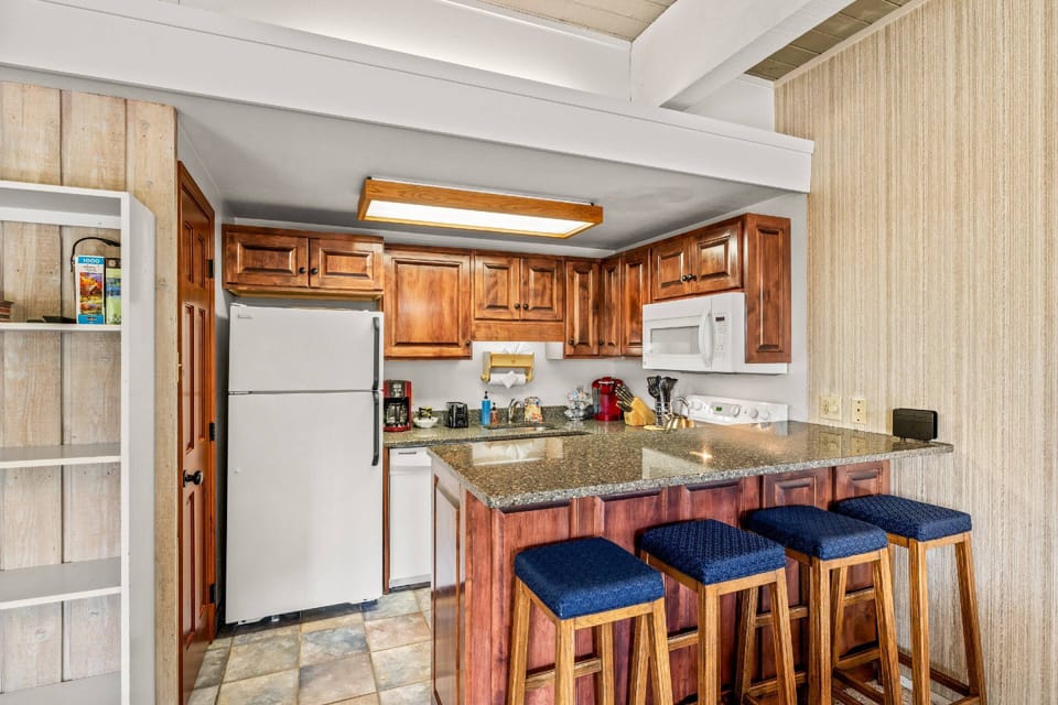 Kitchen & Breakfast Bar