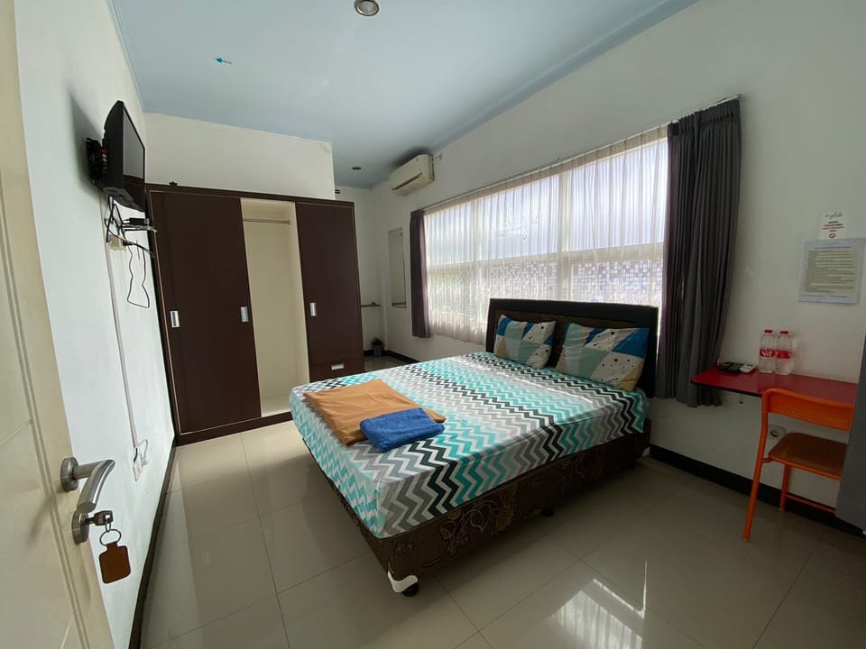 Deluxe Double Room | Desk, free WiFi, bed sheets