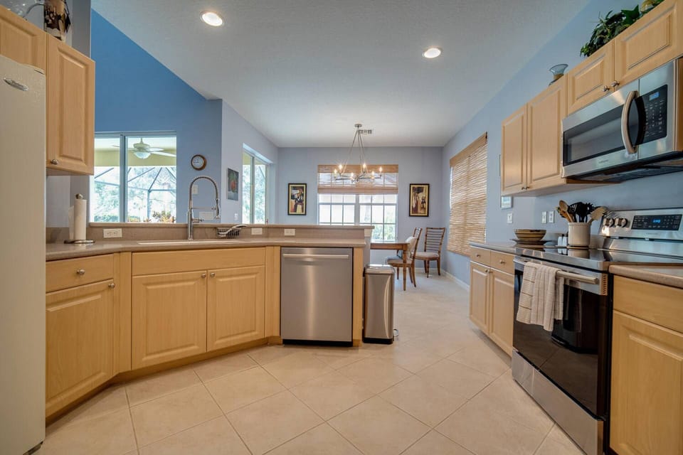 The dining area is open and adjacent to the kitchen, easy for mealtime!
