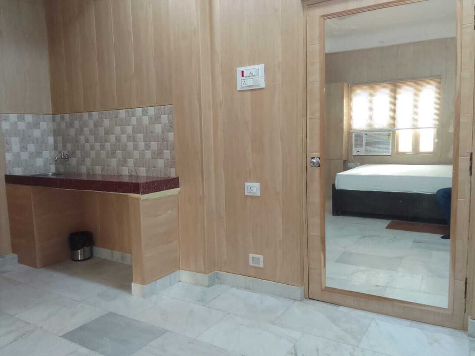 Standard Room, City View | Desk, wheelchair access
