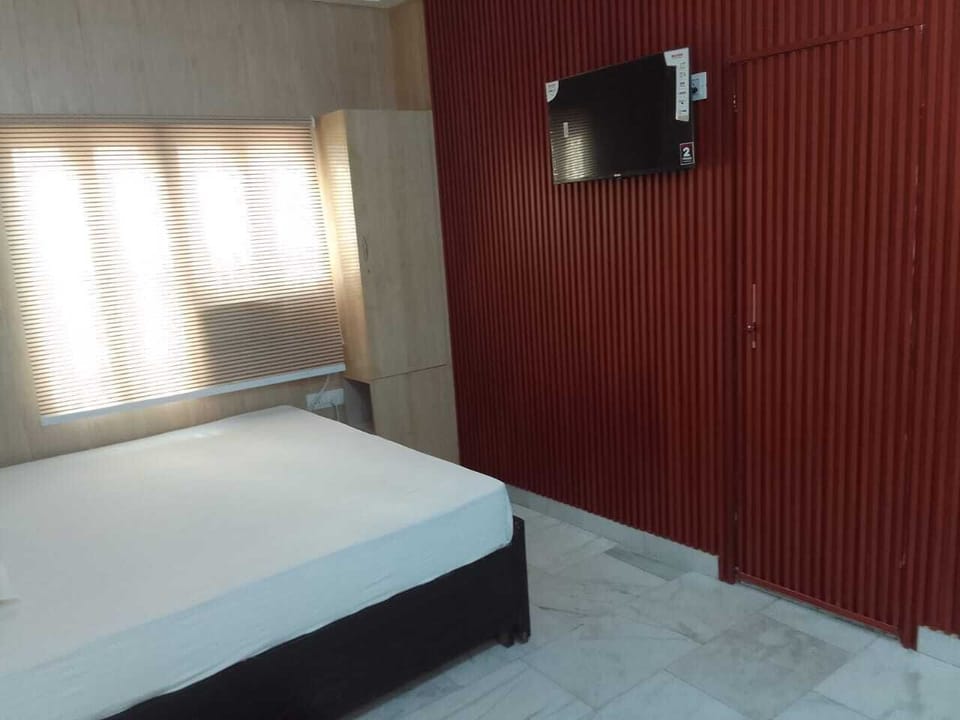 Standard Room, City View | Desk, wheelchair access