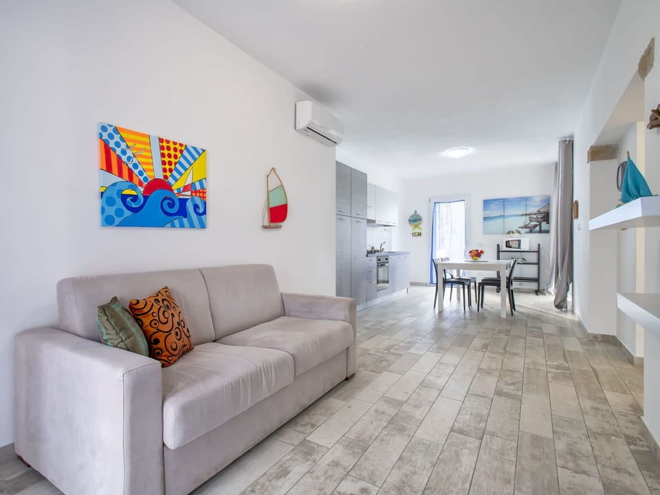 Furniture, Property, Table, Plant, Wood, Interior Design, Flooring, Floor, Picture Frame, Chair