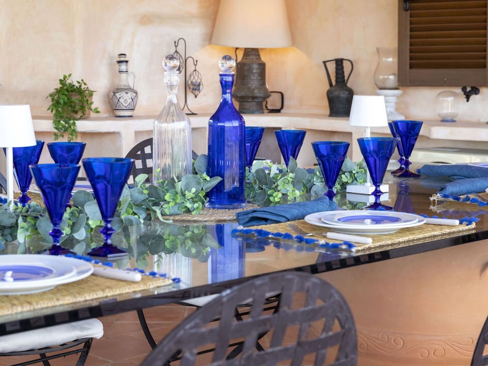 Furniture, Property, Table, Plant, Wood, Interior Design, Flooring, Floor, Picture Frame, Chair