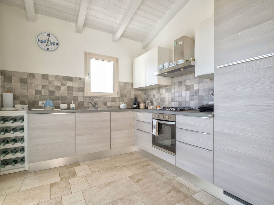 Furniture, Property, Table, Plant, Wood, Interior Design, Flooring, Floor, Picture Frame, Chair