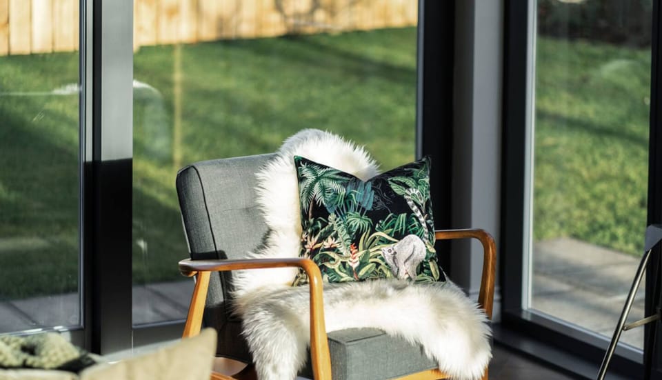 House | 5 bedrooms, desk