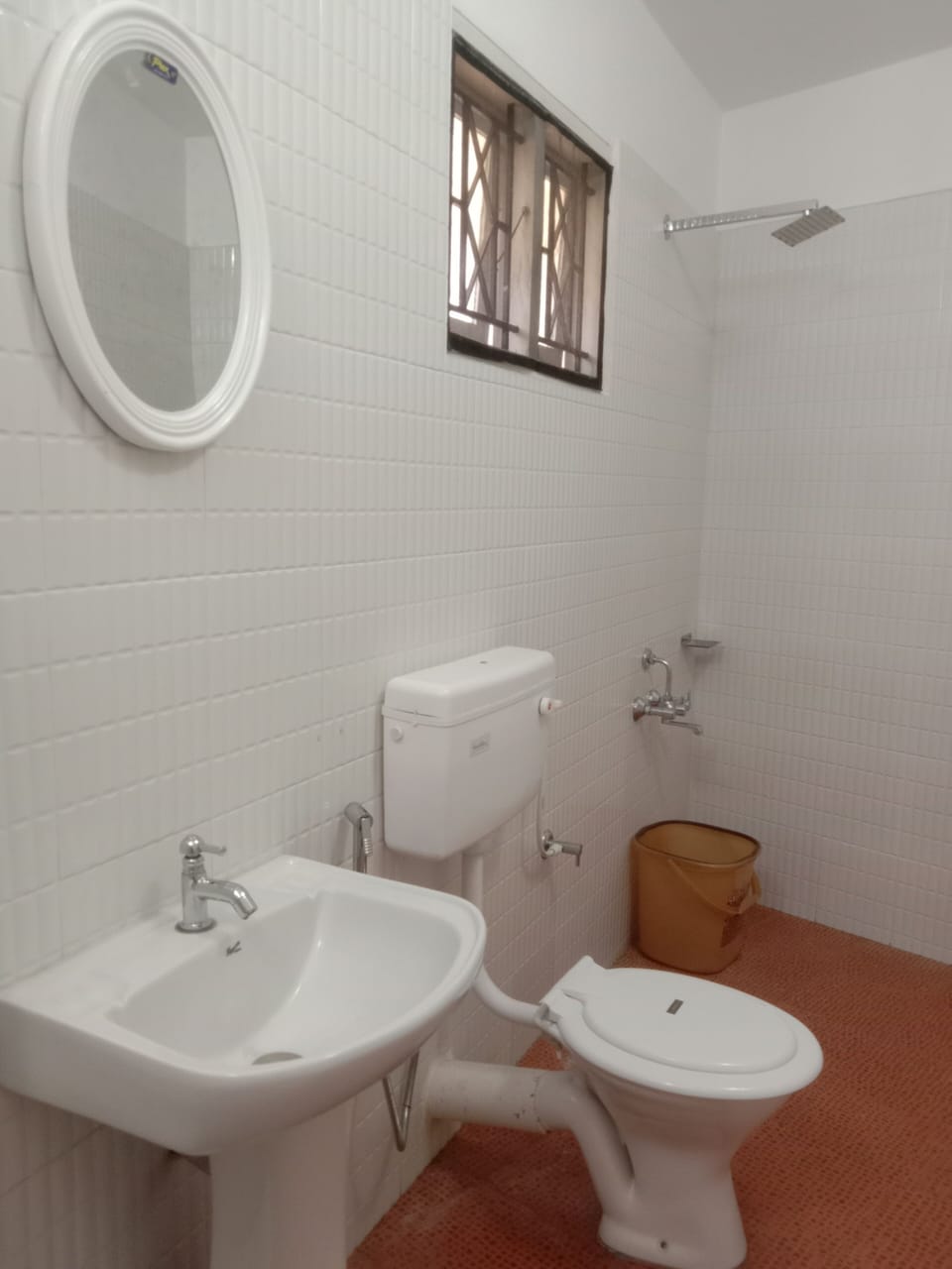 Deluxe Twin Room | Bathroom | Shower, towels