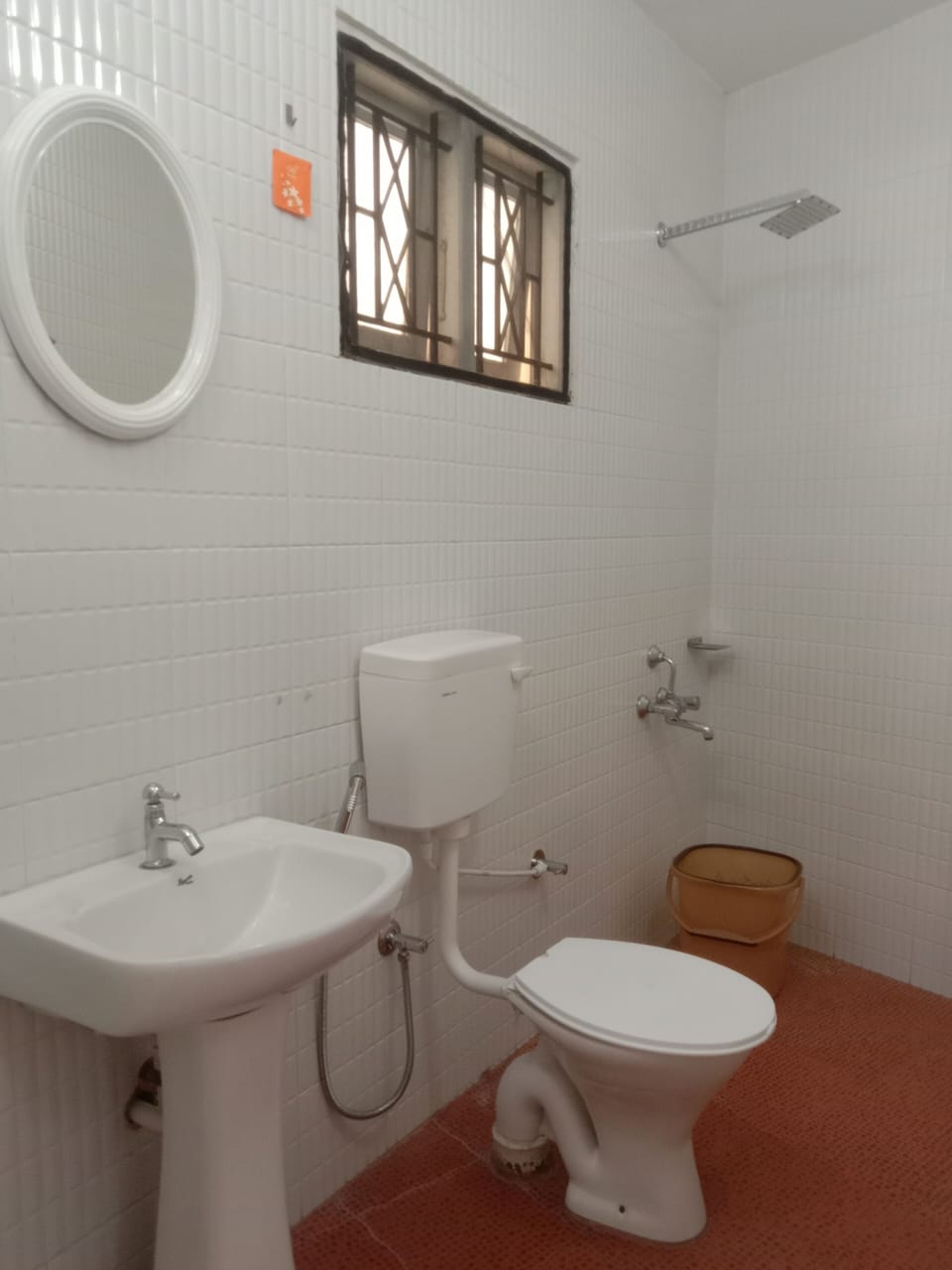 Deluxe Twin Room | Bathroom | Shower, towels