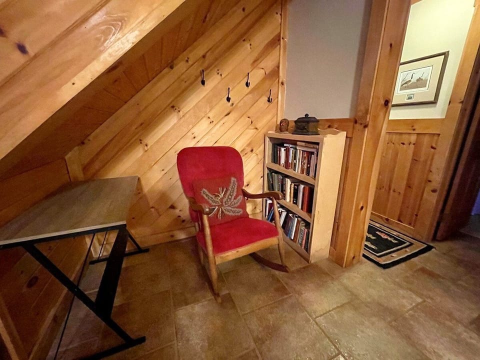 Reading Nook, Lower Level