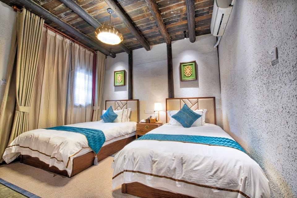 Comfort Double or Twin Room, Patio, Hill View | Desk, soundproofing, free WiFi, bed sheets