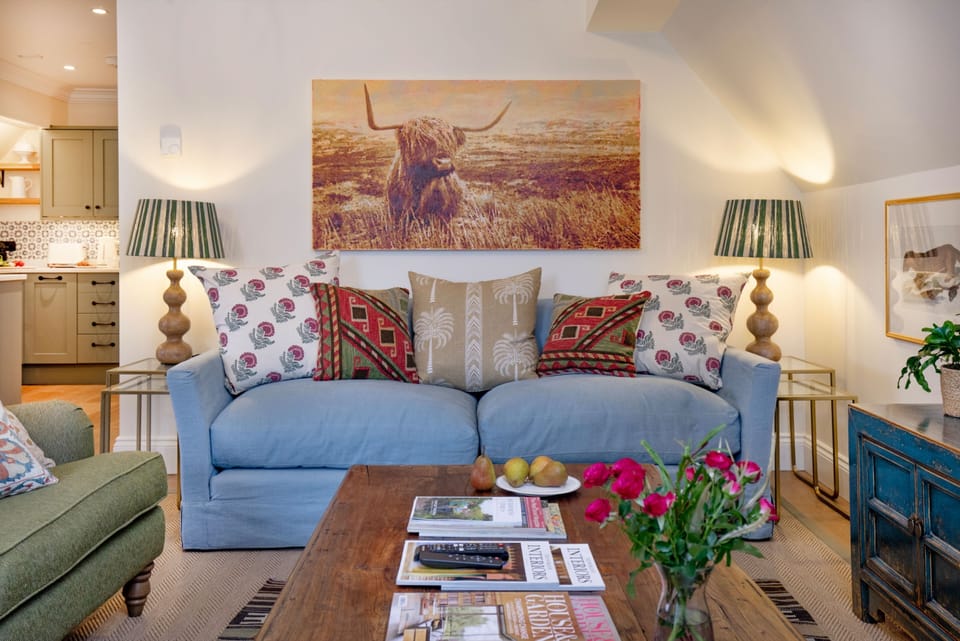 Jerards Stables, Sandford Orcas, Sherborne: Comfortable sofas invite you to linger a while