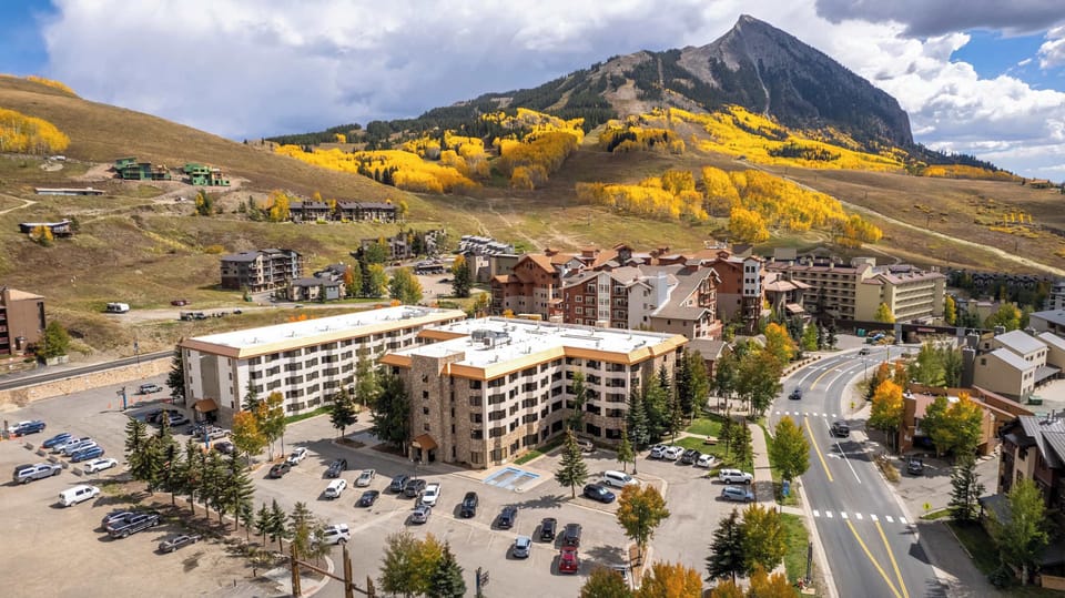 【Grand Lodge】100 yards from the lifts — closest value building at CBMR