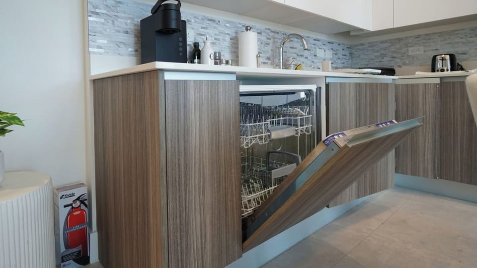 Deluxe Apartment, Balcony, City View | Private kitchen | Full-size fridge, microwave, oven, stovetop