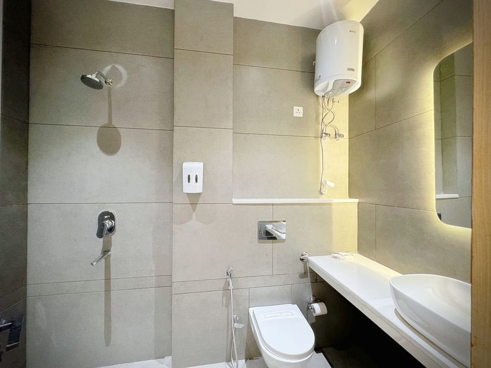 Deluxe Double Room, 1 Double Bed, Non Smoking, City View | Bathroom | Shower, hair dryer, slippers, towels