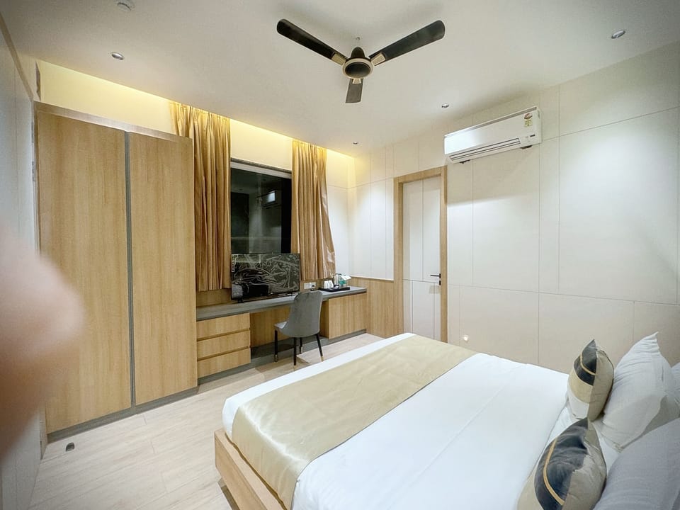 Deluxe Double Room, 1 Double Bed, Non Smoking, City View | In-room safe, desk, laptop workspace, blackout drapes