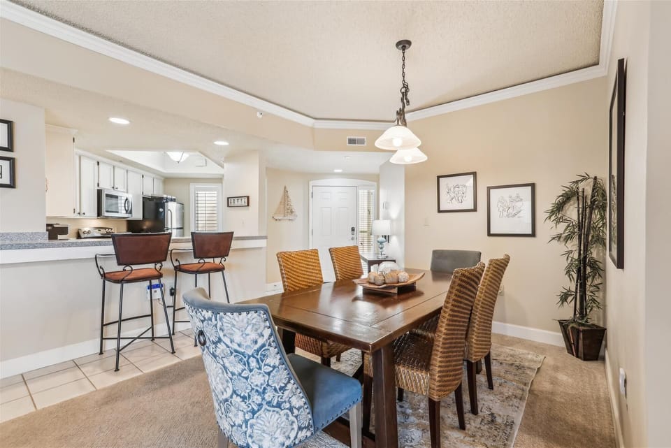 Dining Area at 404 Windsor Place