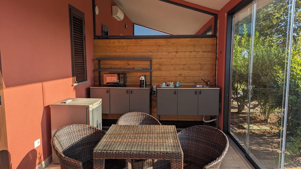Superior Room | Desk, laptop workspace, free WiFi, bed sheets