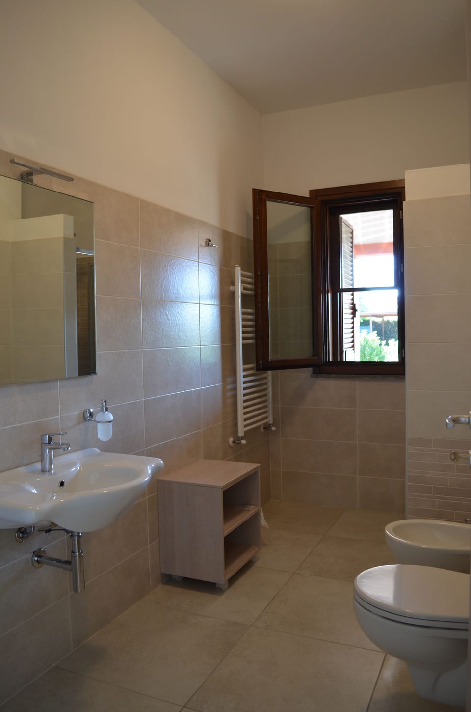 Superior Room | Bathroom | Shower, rainfall showerhead, hair dryer, bidet