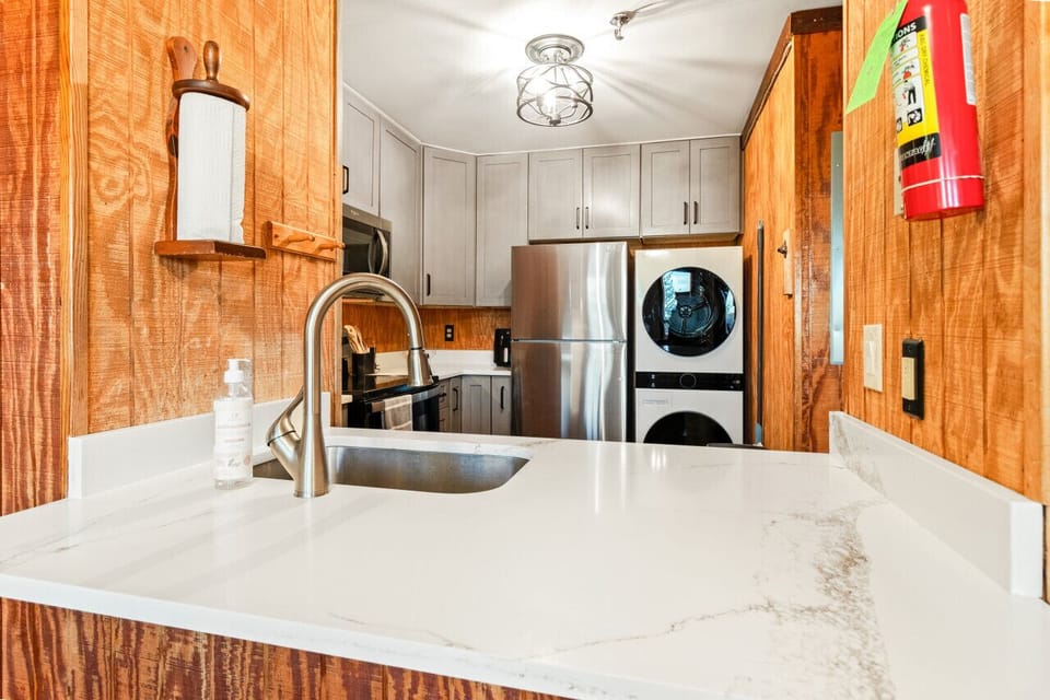 Full kitchen