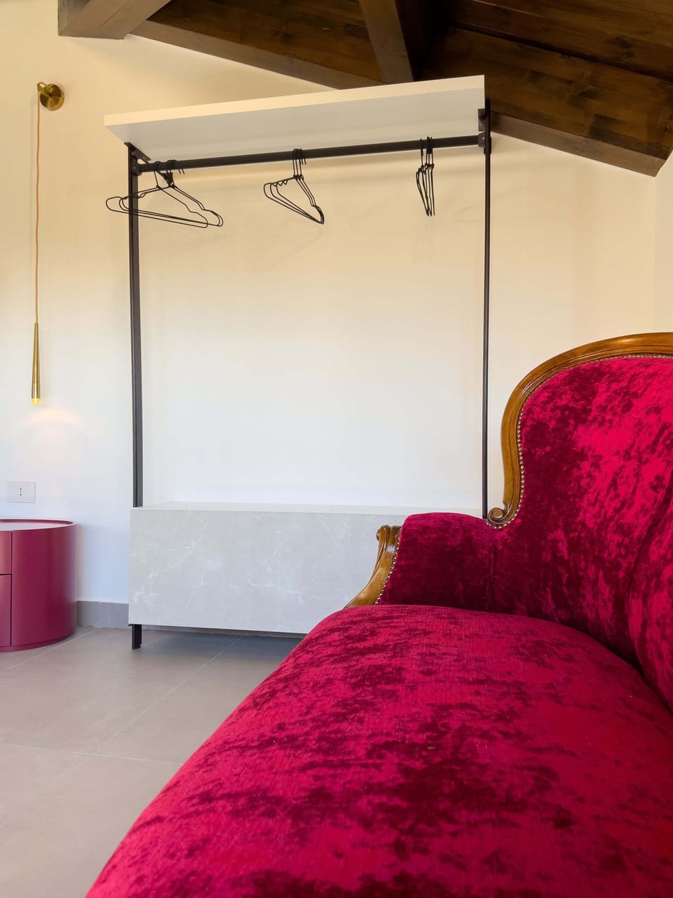 Royal Room | Minibar, in-room safe, desk, blackout drapes