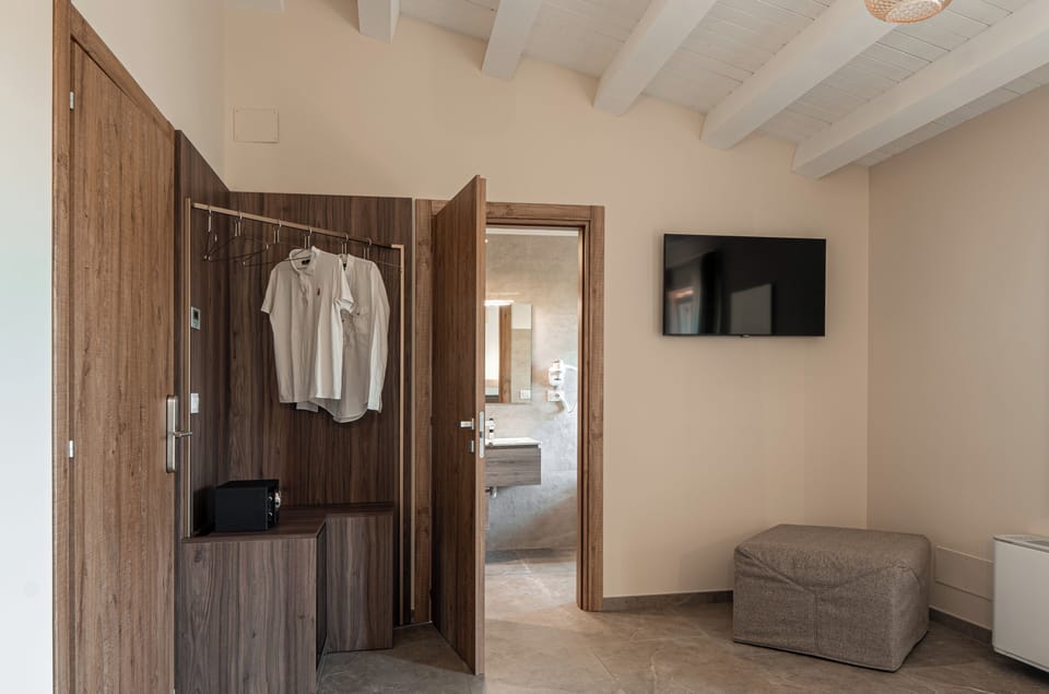 Deluxe Room | Egyptian cotton sheets, premium bedding, down comforters, minibar