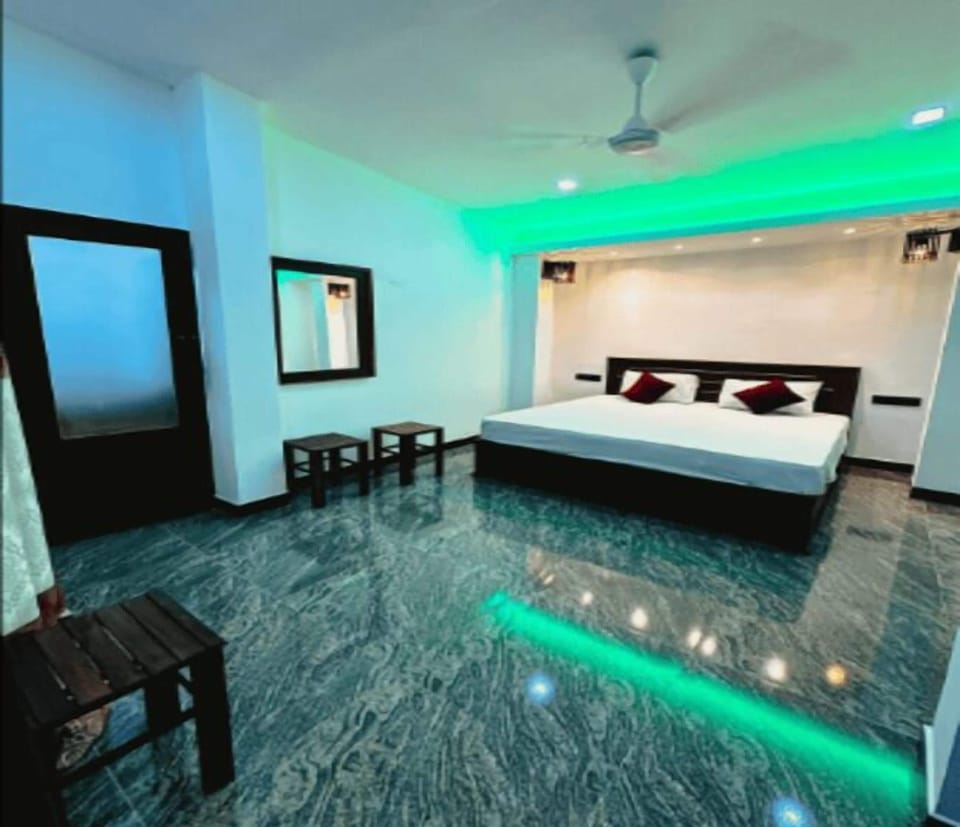 Standard Cabin, Balcony, Lake View | Desk, laptop workspace, WiFi (free), bed sheets