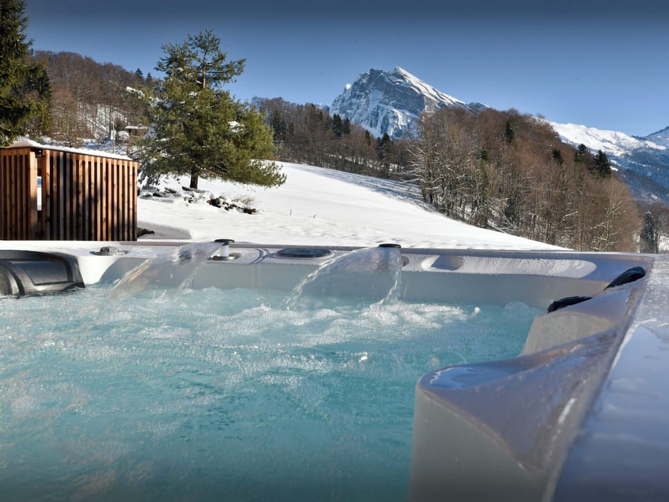Jacuzzi & view
